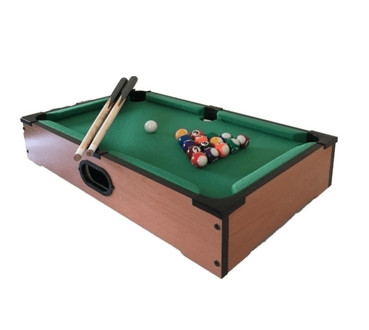 Mesa de bilhar com superfície verde e bolas no clube de bilhar. jogo de  bilhar.