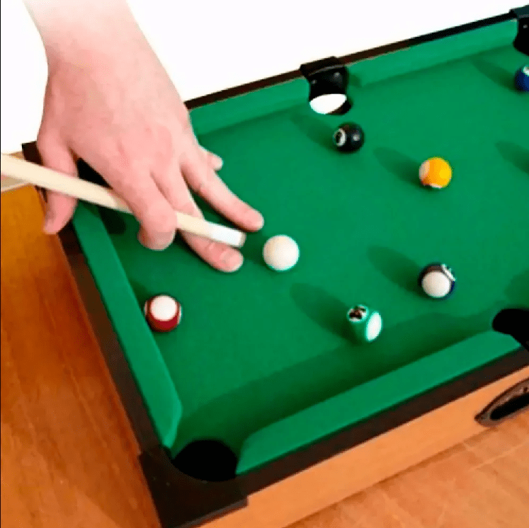 Jogo de sinuca bolas de bilhar na mesa